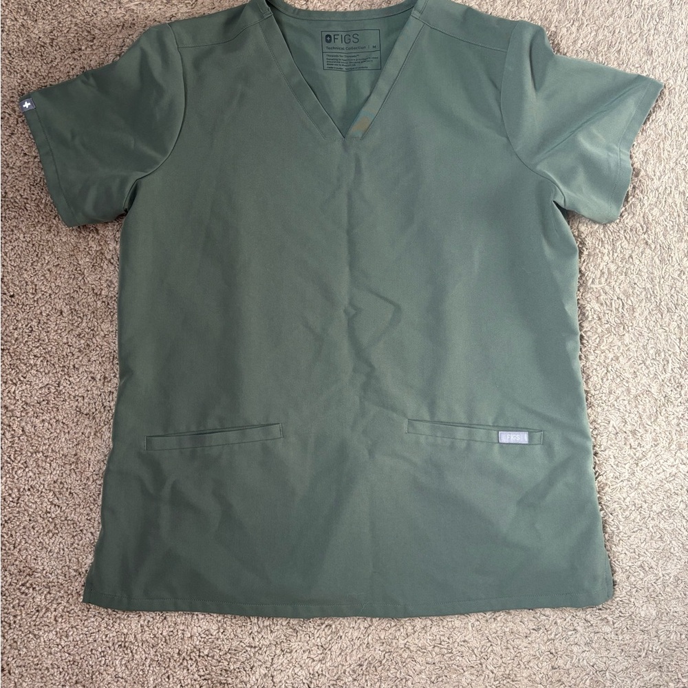 figs technical collection scrub top